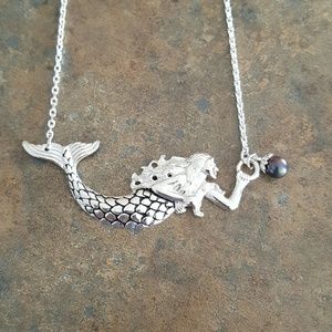 Mermaid necklace from Vantel Pearl.